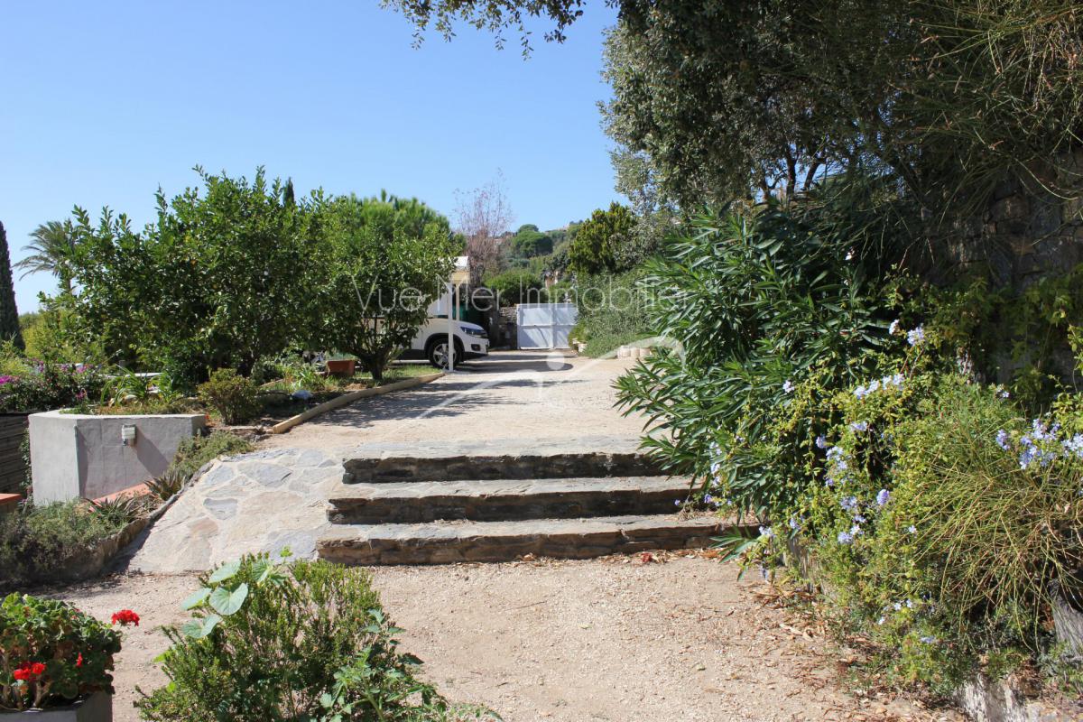 Villa avec superbe Vue Mer à vendre. terrain plat. Proche activités