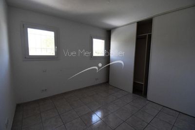 Chambre avec placards