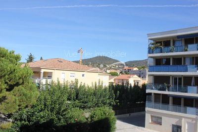 VENDU PAR NOTRE AGENCE ! LAVANDOU 83980 centre village calme