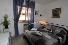 Chambre avec placards