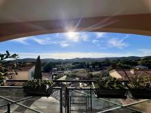A vendre en exclusivité appartement de 56 m² + terrasse plein sud avec vue dégagée sur les collines à Bormes les Mimosas