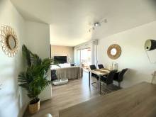 T3 TERRASSE VUE DEGAGEE A 100 M CENTRE VILLE LE LAVANDOU