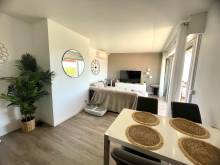 T3 TERRASSE VUE DEGAGEE A 100 M CENTRE VILLE LE LAVANDOU