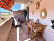 T3 TERRASSE VUE DEGAGEE A 100 M CENTRE VILLE LE LAVANDOU